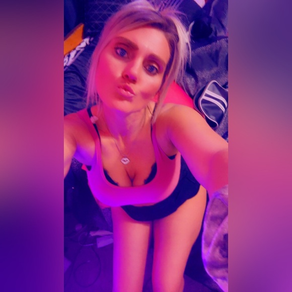 Meet your Posher, Stephanie - Picture 6 of 11